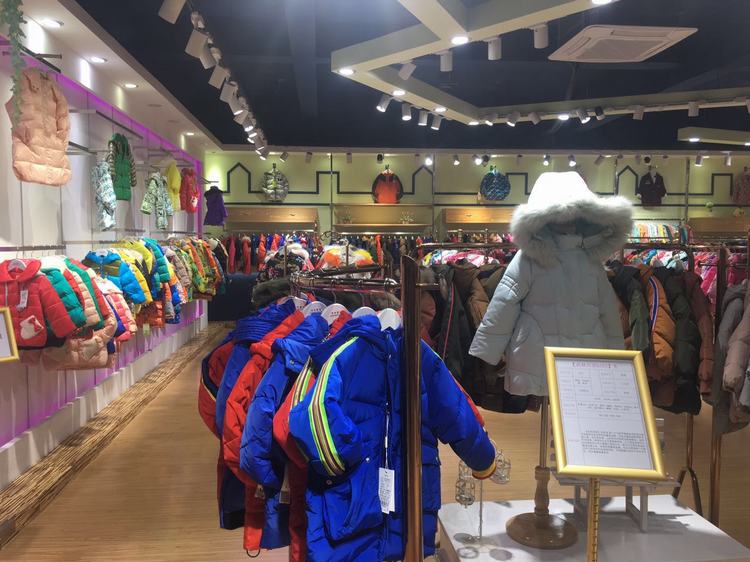 成都荷花池童装批发 睿利熊品牌解析与市场前景